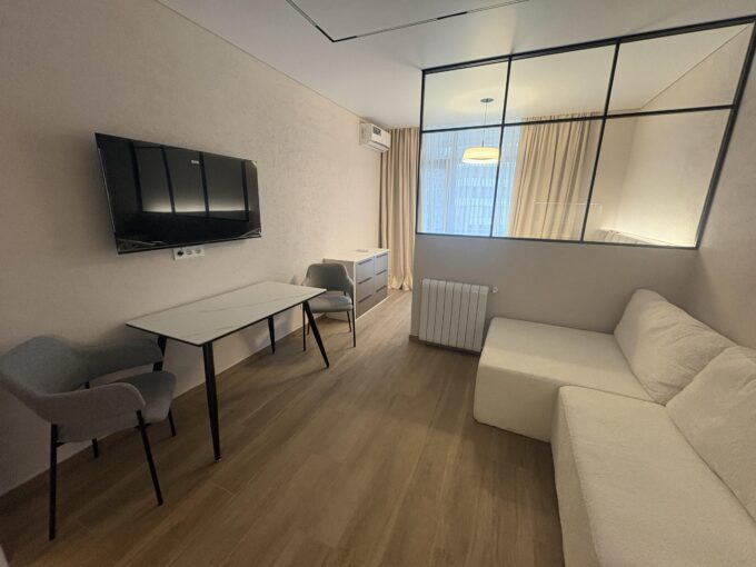 Обеденная зона в квартире-студии в Bagrationi Residence Batumi