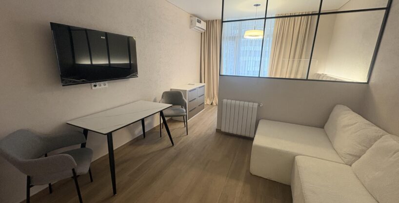 Обеденная зона в квартире-студии в Bagrationi Residence Batumi