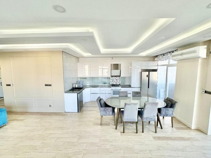 Обеденная зона в квартире 152 м² в премиальном комплексе Guru Startap