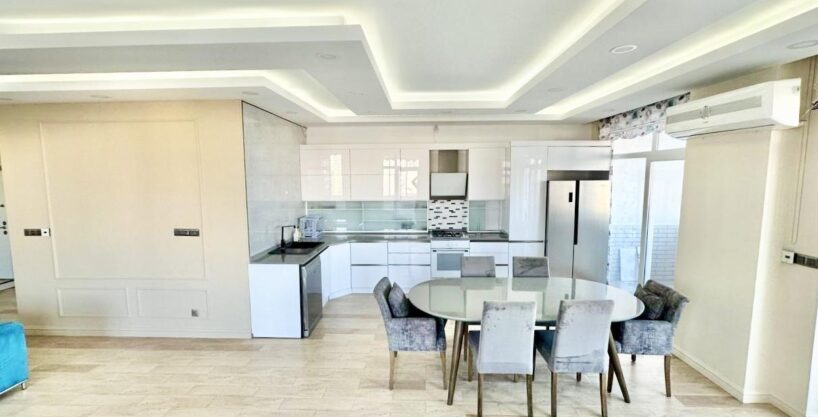 Обеденная зона в квартире 152 м² в премиальном комплексе Guru Startap