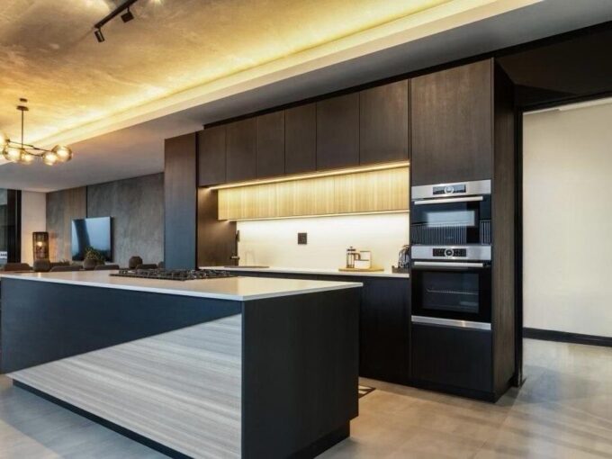 Кухня с техникой Bosch в апартаментах Sea Home Batumi