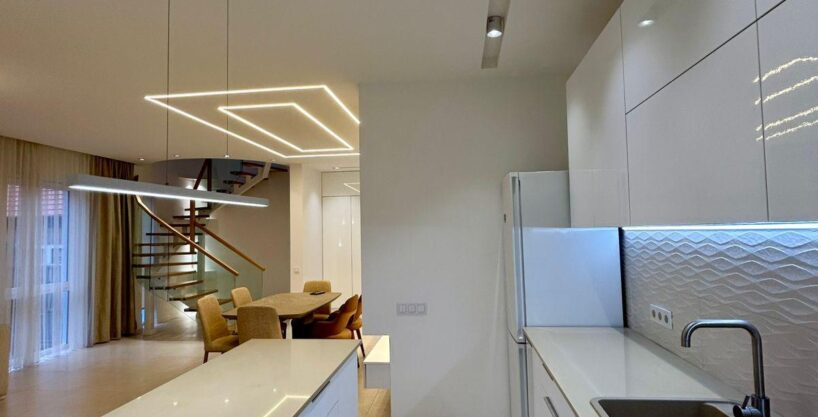 Кухня в квартире 1+1 Palm Residence в Батуми