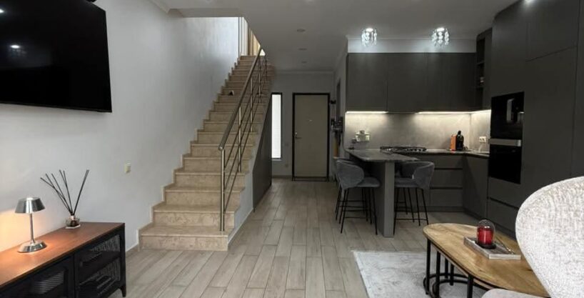 Гостиная в таунхаусе Polo Villas площадью 80 м²