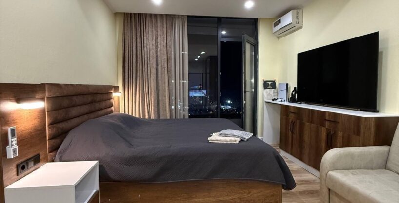 Продажа квартиры в Батуми — Solis Residence, 37,8 м², море - кровать