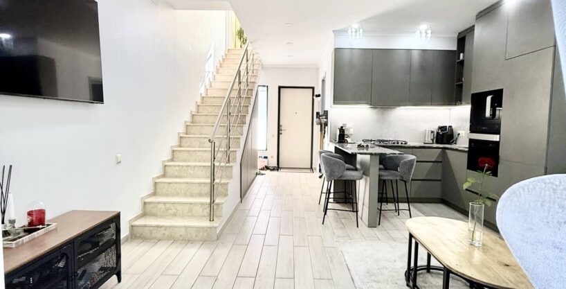 Кухня-гостиная в таунхаусе Polo Villas в Батуми